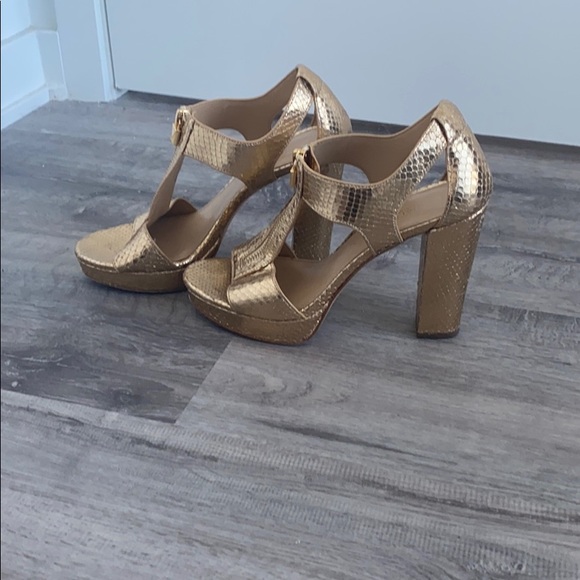 Michael Kors gold heels - Picture 2 of 3